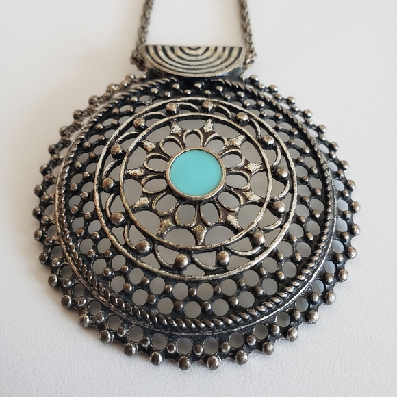 Vintage Claire's Round Pendant w/ Silver Tone Chain Enamel Centre - Picture 9 of 10